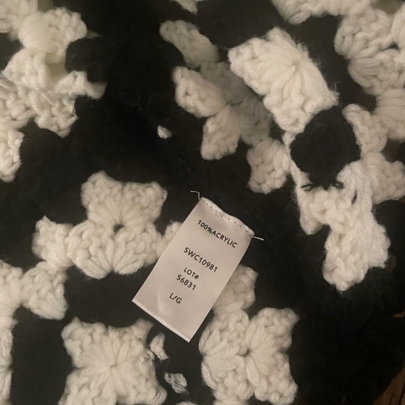 Elan Daisey Crochet Cardigan in black and white size large - Picture 3 of 5